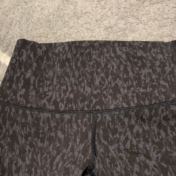 001- Lululemon Black Patterned Leggings - Picture 3 of 6